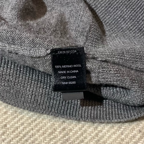 Express 100% Wool V neck Sweater in Gray size mens Large - Picture 8 of 14